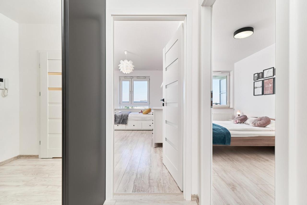 Exclusive Apartments Teczowa With Underground Parking By Noclegi Renters Wrocław Exterior foto