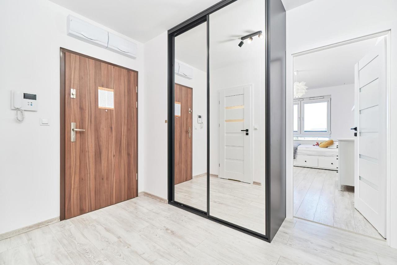 Exclusive Apartments Teczowa With Underground Parking By Noclegi Renters Wrocław Exterior foto