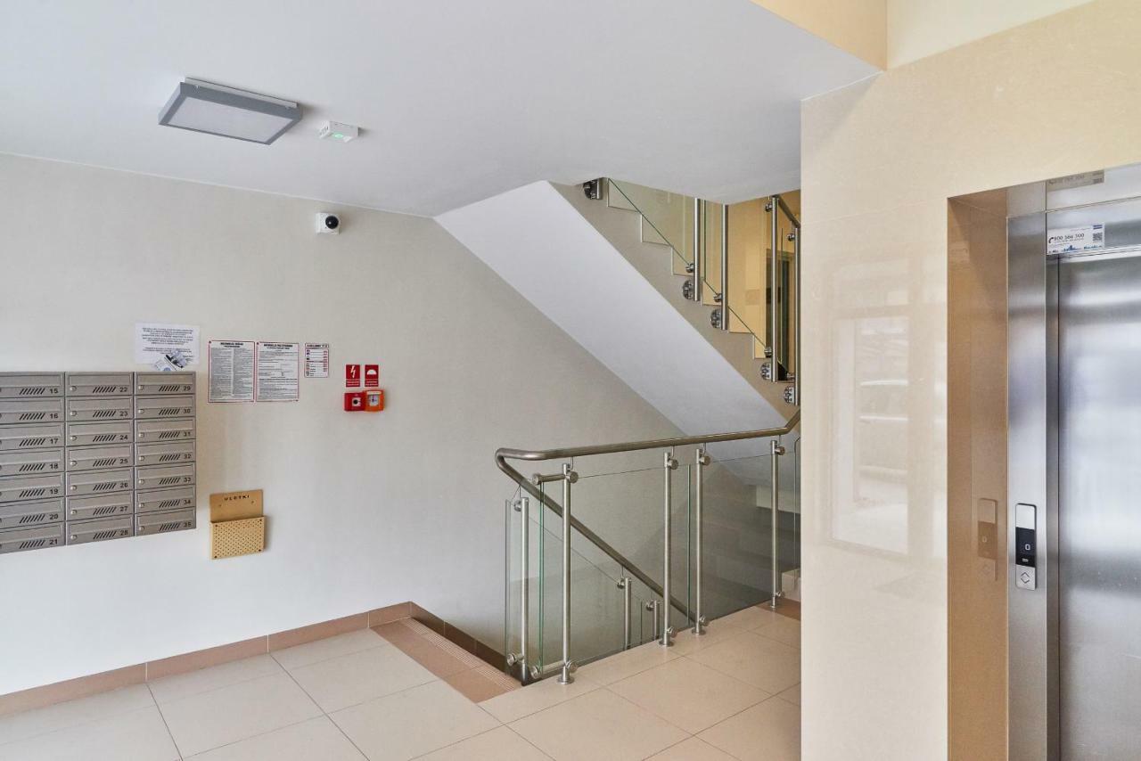 Exclusive Apartments Teczowa With Underground Parking By Noclegi Renters Wrocław Exterior foto